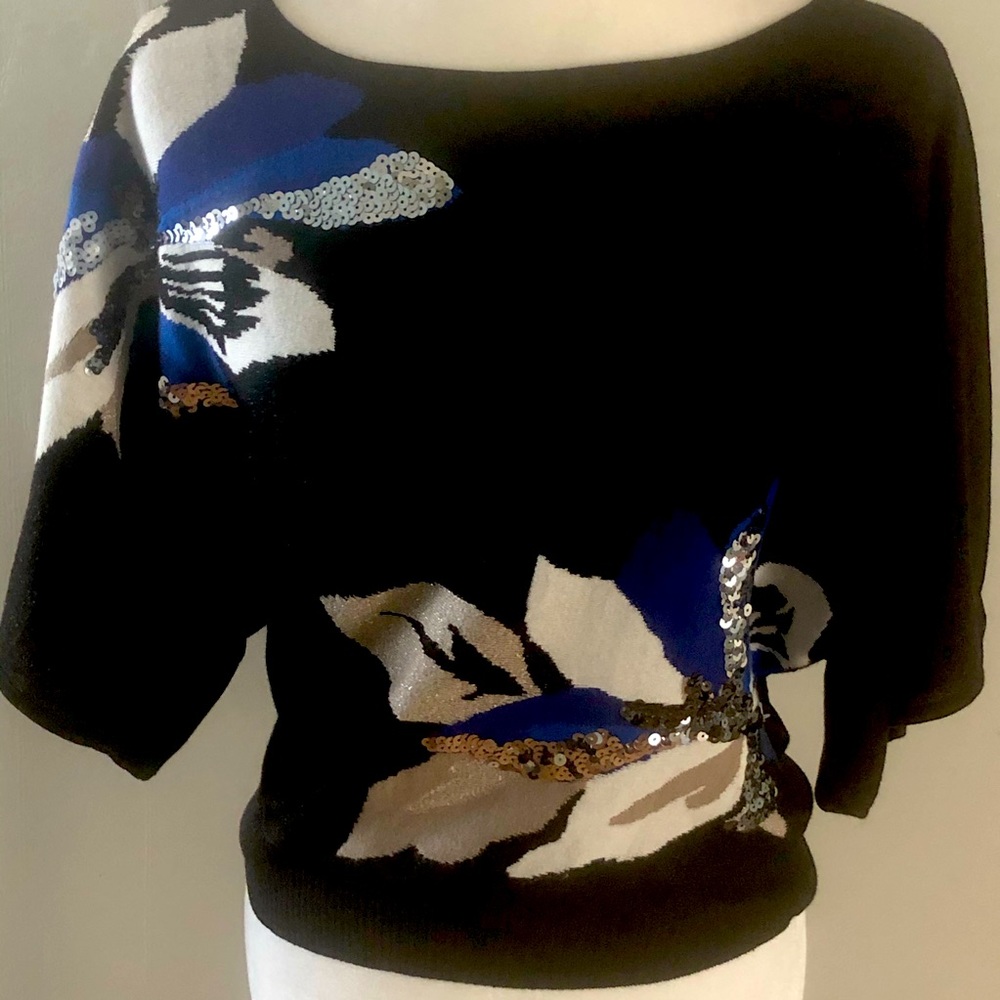 Sz xs dolman sleeve sweater, floral detail bling